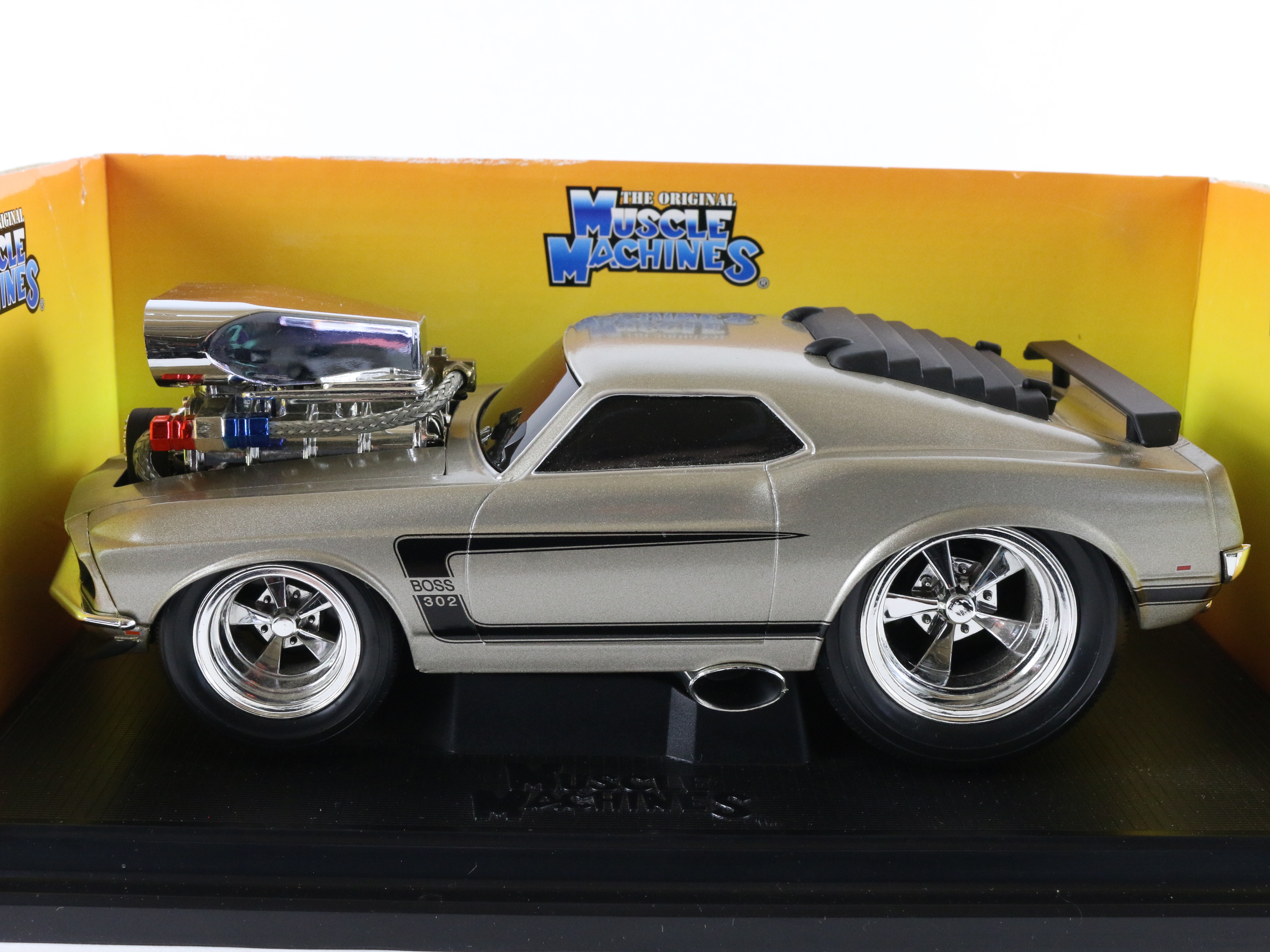 1969 Ford Mustang Boss 302 Muscle Machine 1:18 Silver Diecast