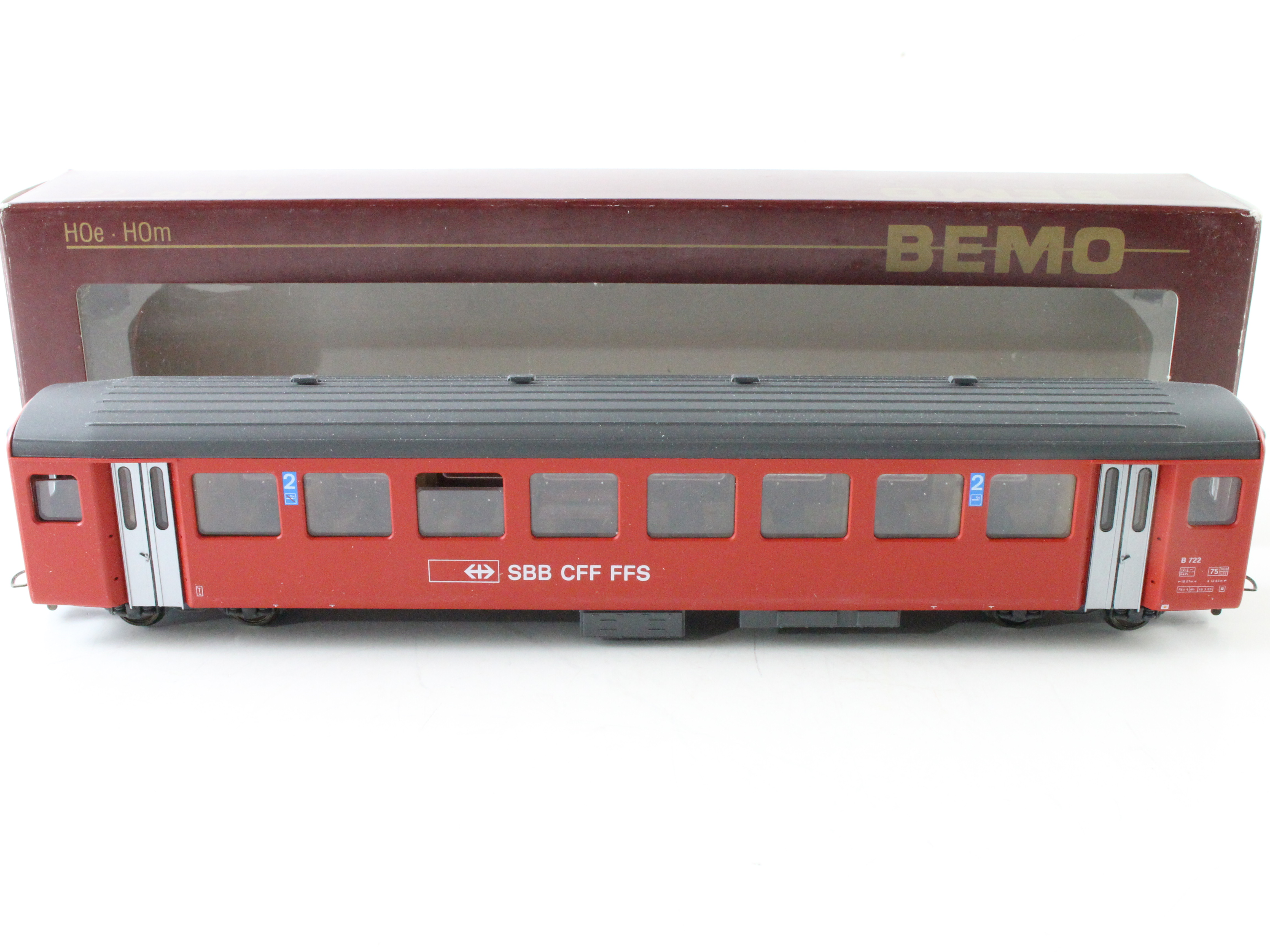 EE7C5F3D-8D5F-4049-8D42-